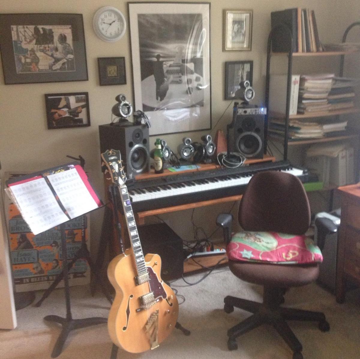 Guitar bass and piano lessons Nashville TN InHome Studio or on line